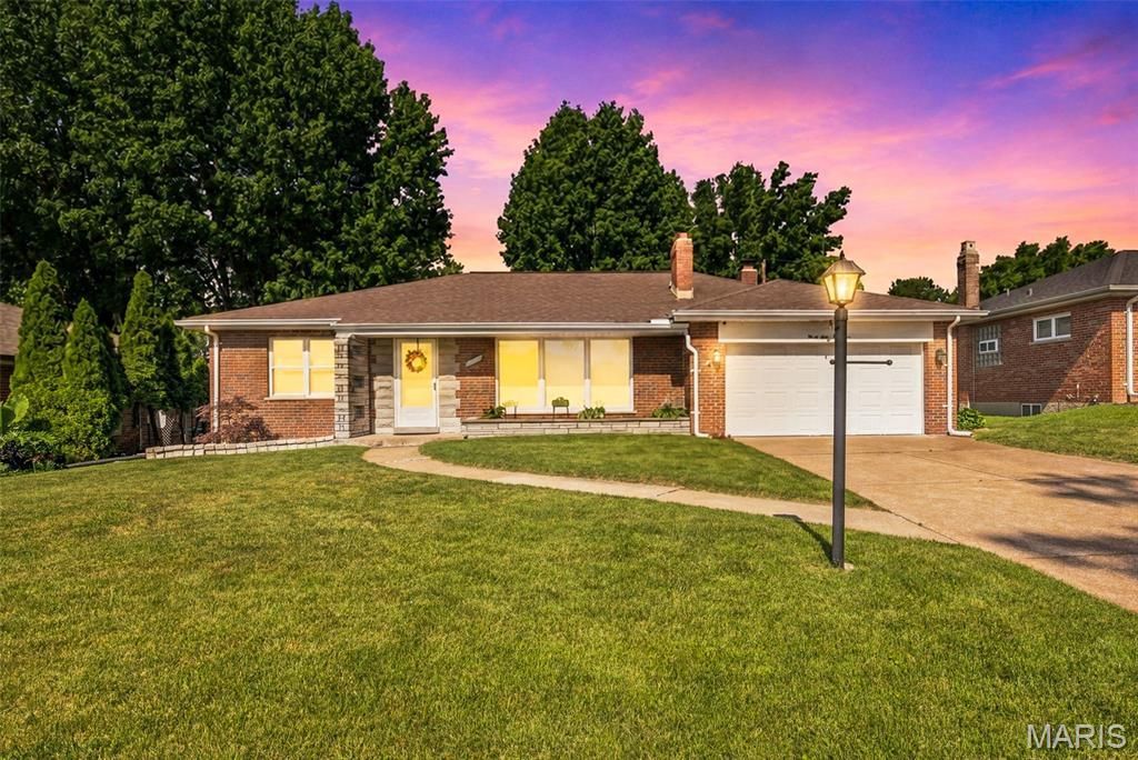 9841 Knollshire Drive, Saint Louis, MO 63123 Main Photo