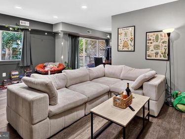 2914 KINGS CHAPEL ROAD, Unit 8, FALLS CHURCH, VA 22042