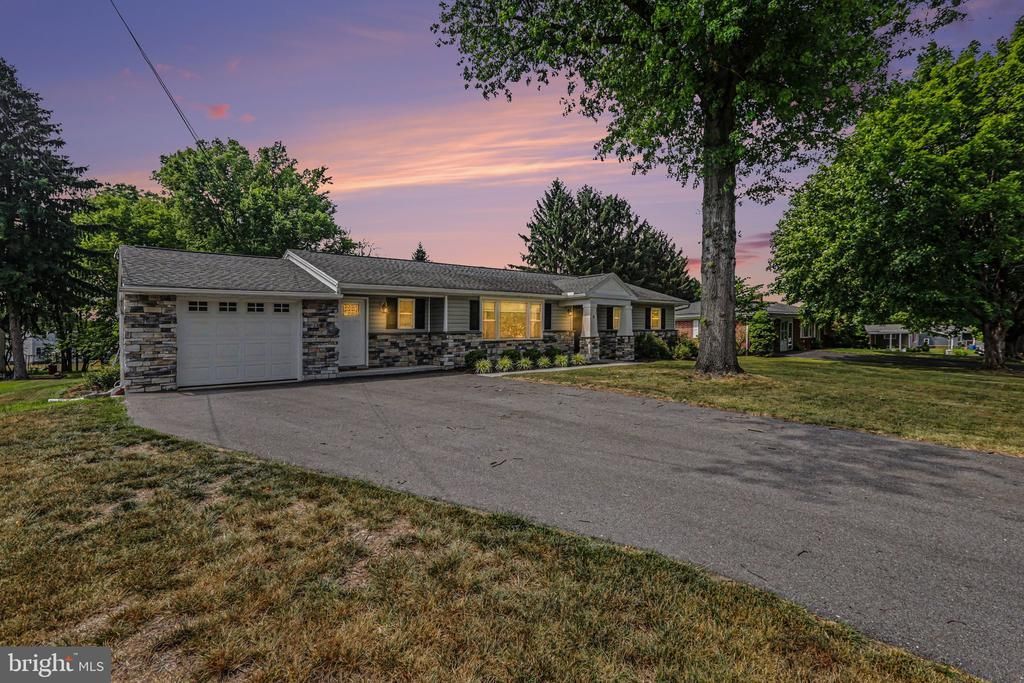 8 Longview Drive, Mechanicsburg, PA 17050 Main Photo