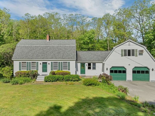 1 Muddy Pond, Kensington, NH 03833