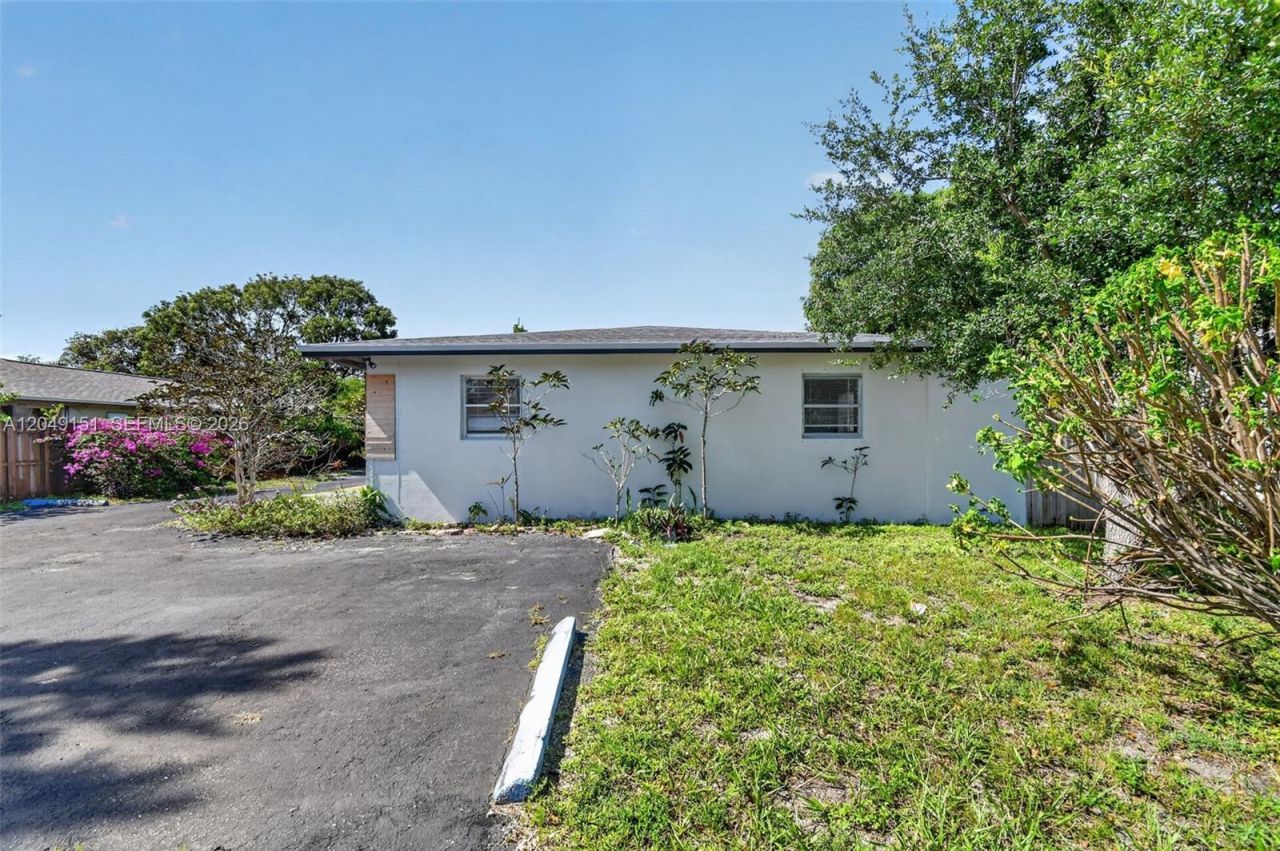 824 Bayberry Dr, Unit Front, Lake Park, FL 33403 Photo