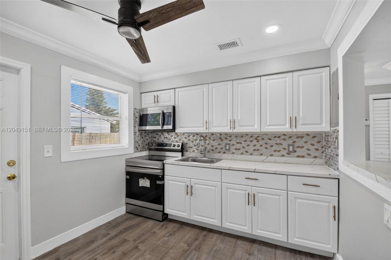 824 Bayberry Dr, Unit Front, Lake Park, FL 33403 Photo