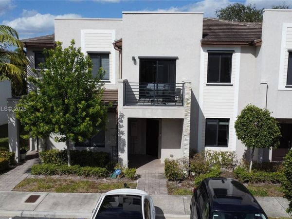 323 NE 208th Ter, Miami, FL 33179