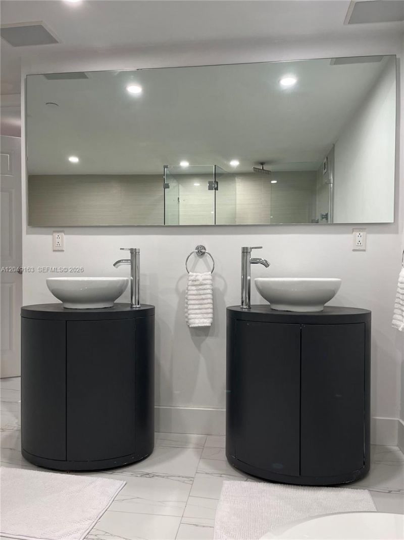 2301 Collins Ave , Unit 326, Miami Beach, FL 33139 Photo