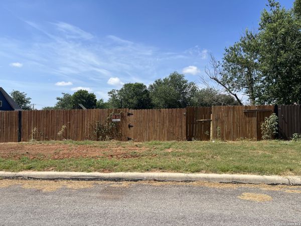 00 S Pecan, Pearsall, TX 78061