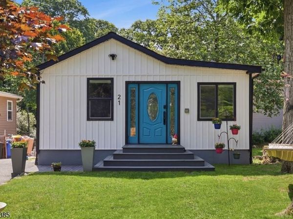 21 Bucknell Way, Hopatcong, NJ 07843