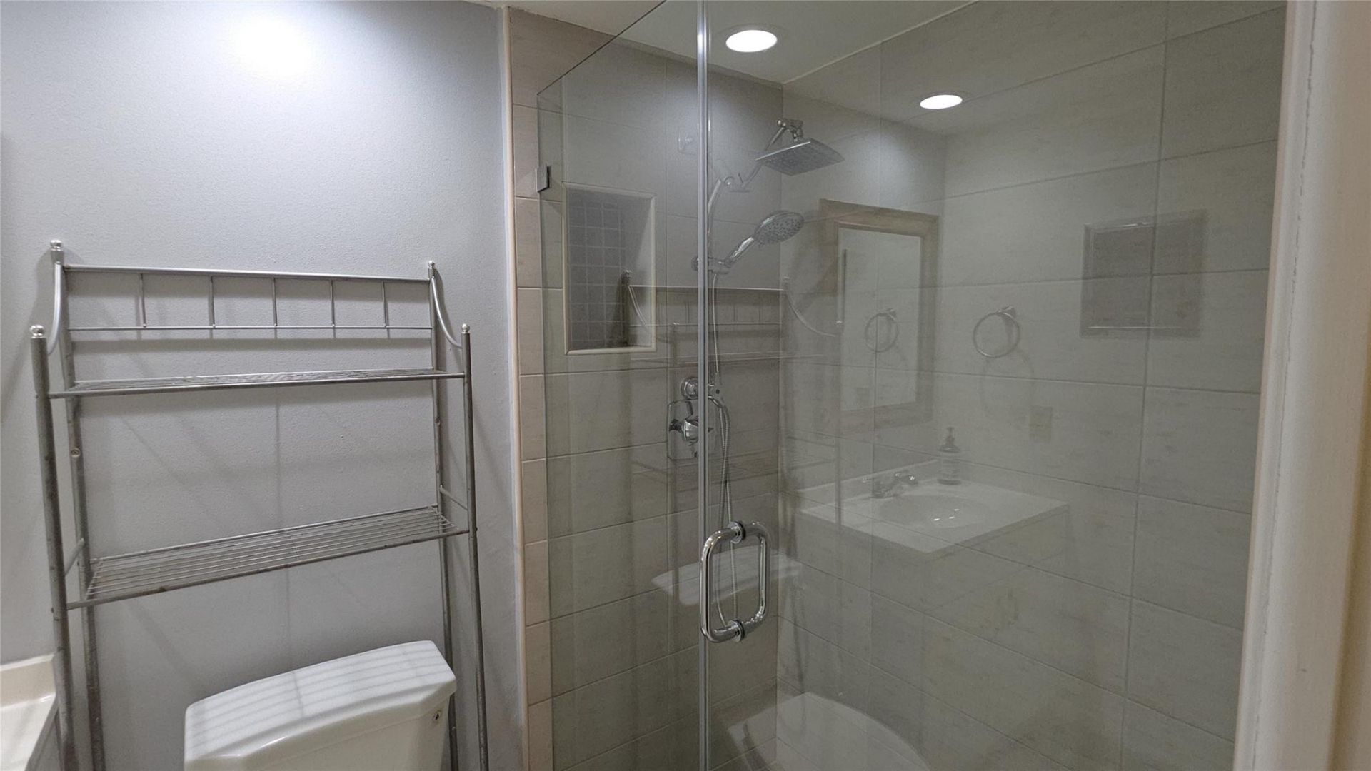 300 Layne Boulevard, Unit 301, Hallandale Beach, FL 33009 Photo