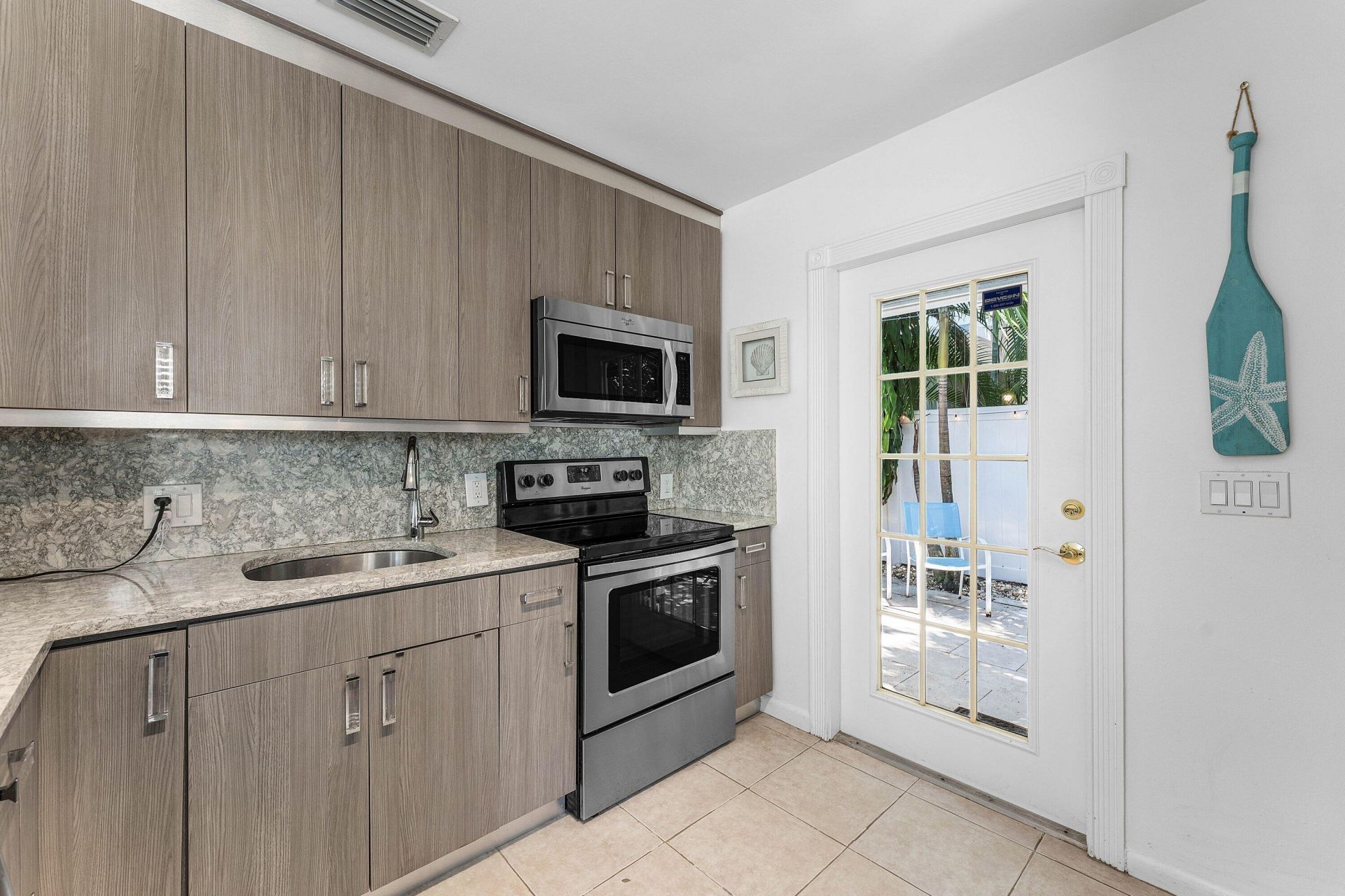 334 NE 7th Avenue, Delray Beach, FL 33483 Photo