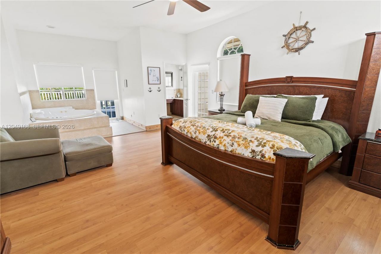901 Dove Ave , Miami Springs, FL 33166 Photo