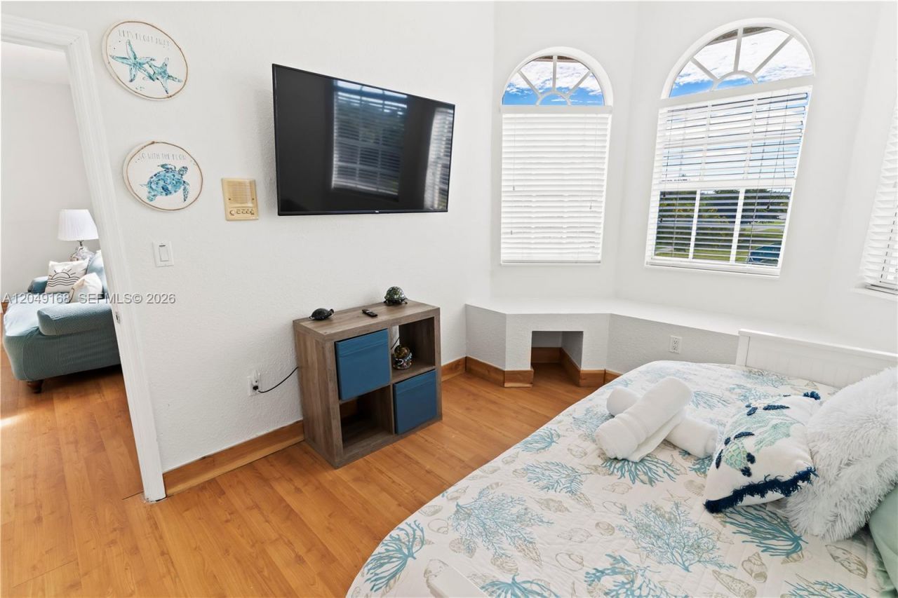 901 Dove Ave , Miami Springs, FL 33166 Photo