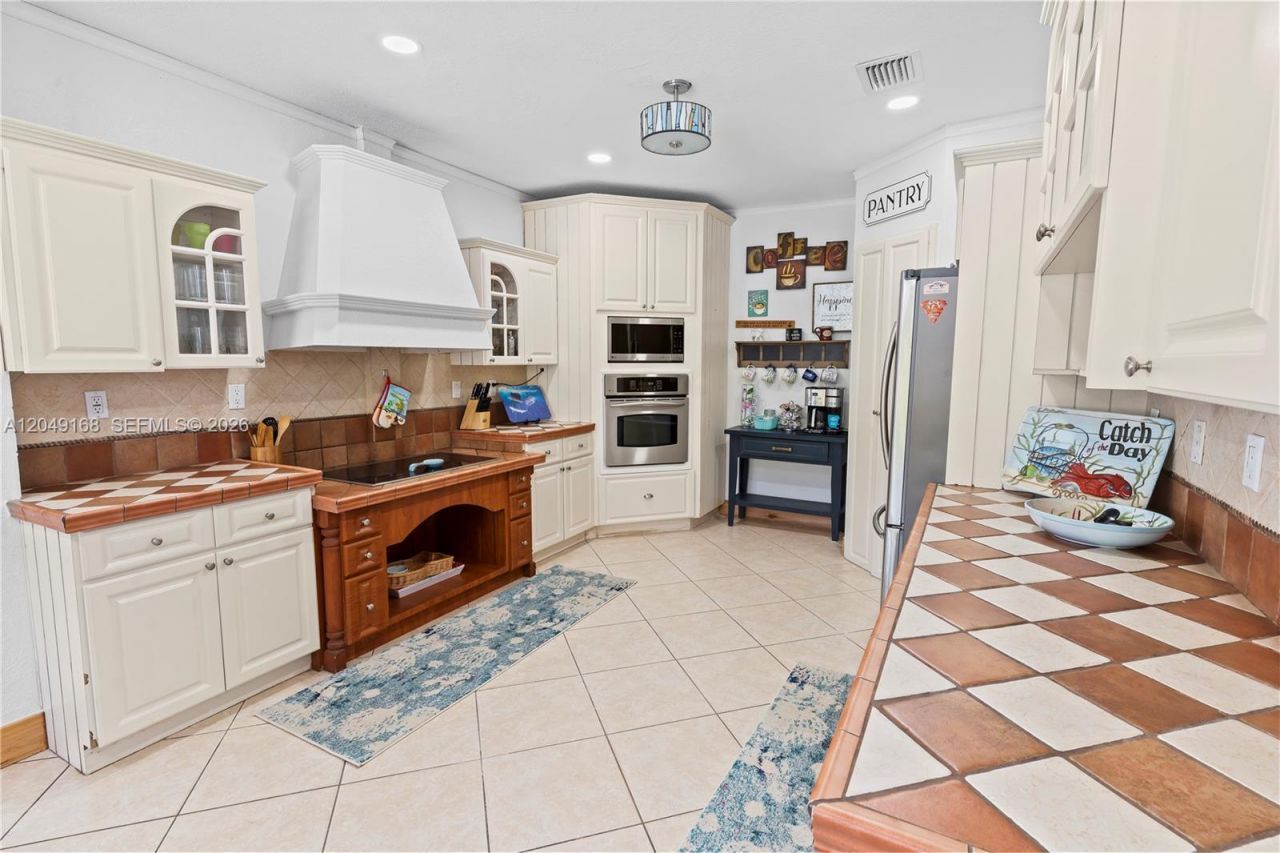 901 Dove Ave , Miami Springs, FL 33166 Photo