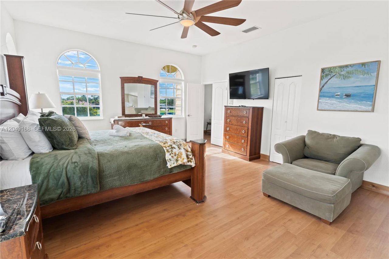 901 Dove Ave , Miami Springs, FL 33166 Photo
