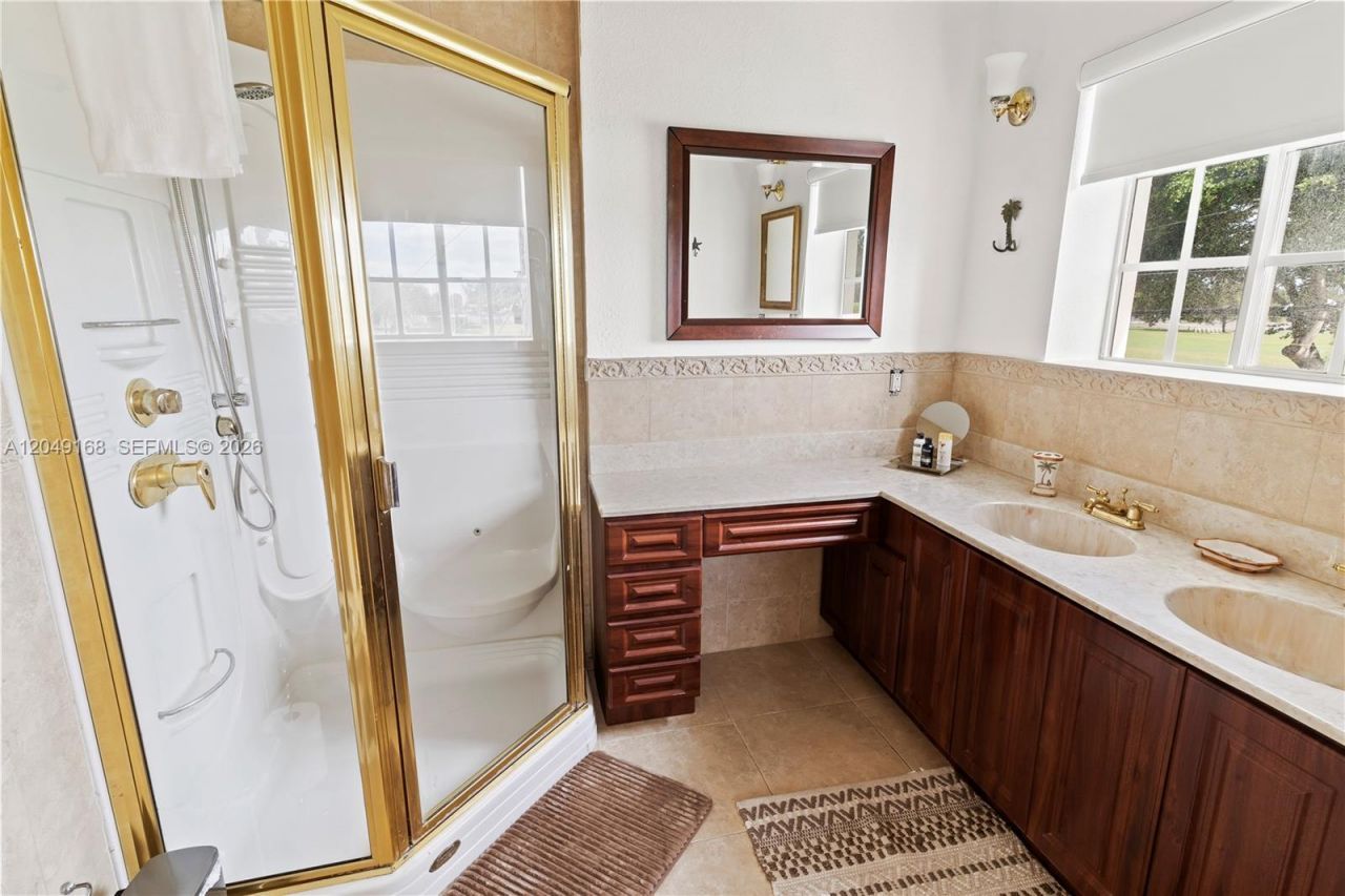 901 Dove Ave , Miami Springs, FL 33166 Photo