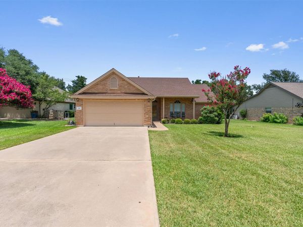 106 Stacey LN, Georgetown, TX 78628