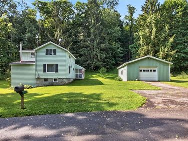11 Van Marters Ln , Lyons, NY 14489