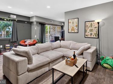 2914 KINGS CHAPEL ROAD, Unit 8, FALLS CHURCH, VA 22042