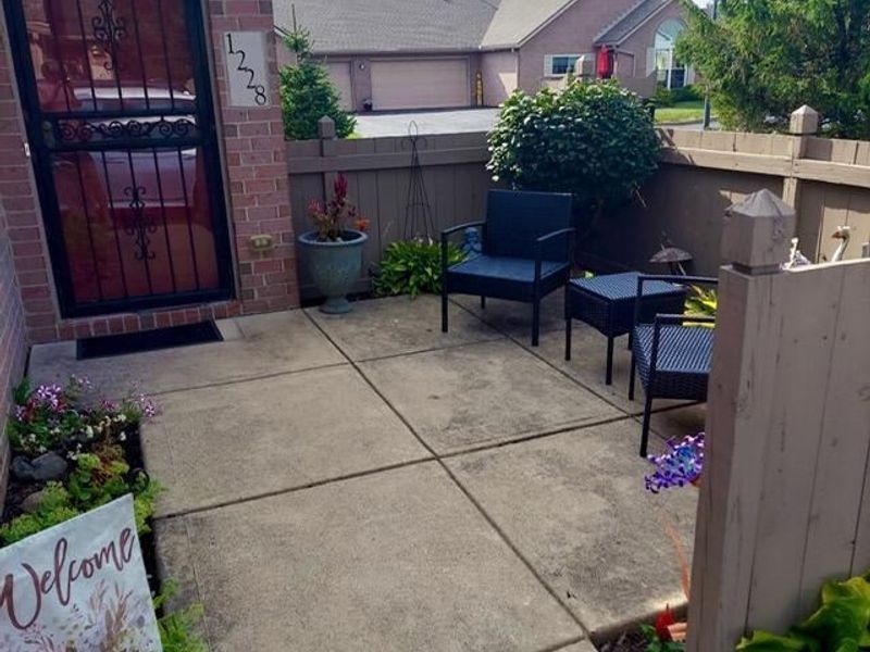 1228 Amberlea Drive E, Unit 19, Columbus, OH 43230 Photo 2
