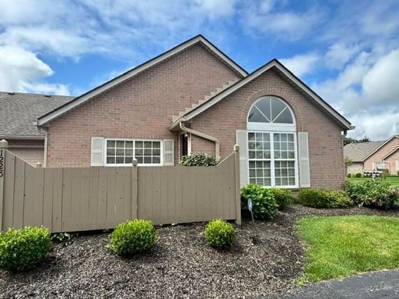 1228 Amberlea Drive E, Unit 19, Columbus, OH 43230 Photo 3