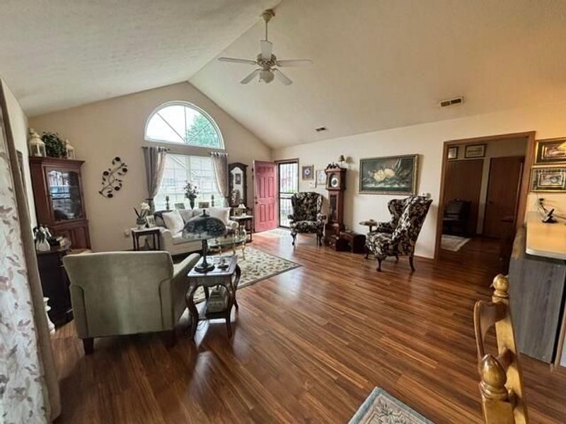 1228 Amberlea Drive E, Unit 19, Columbus, OH 43230 Photo 6