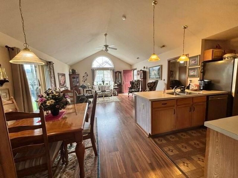 1228 Amberlea Drive E, Unit 19, Columbus, OH 43230 Photo 8