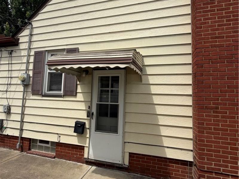 16451 Craigmere Drive, Middleburg Heights, OH 44130 Photo 9