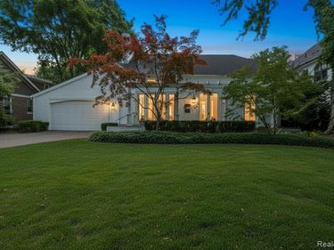 209 Chesterfield Avenue, Birmingham, MI 48009