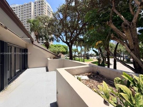 520 Brickell Key Dr , Unit O208, Miami, FL 33131