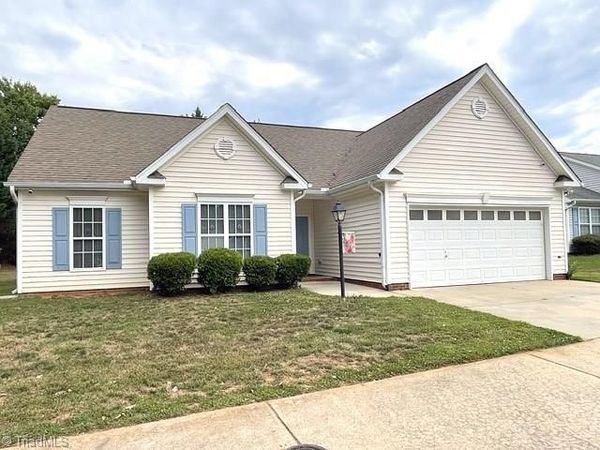 1015 Huntington Ridge Lane , Winston-Salem, NC 27105