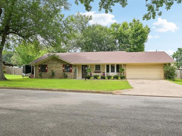 944 Moore Street S, Sulphur Springs, TX 75482