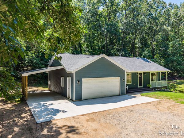 12934 Hillcrest Drive NE, Lowell, MI 49331
