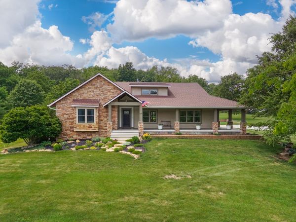2268 E 2250 North Road , Carlock, IL 61725