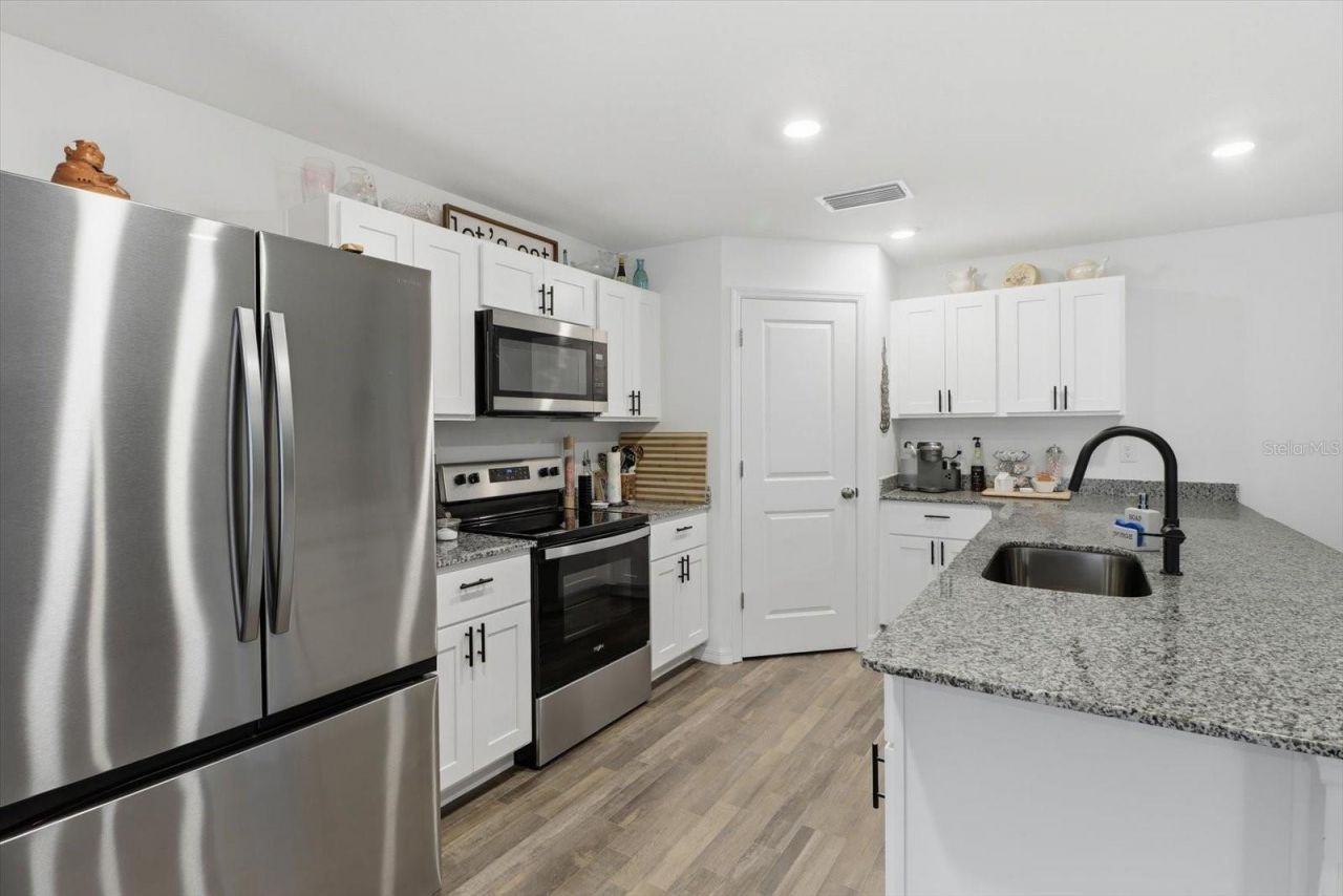 8827 N Vienna Drive , Dunnellon, FL 34433 Photo