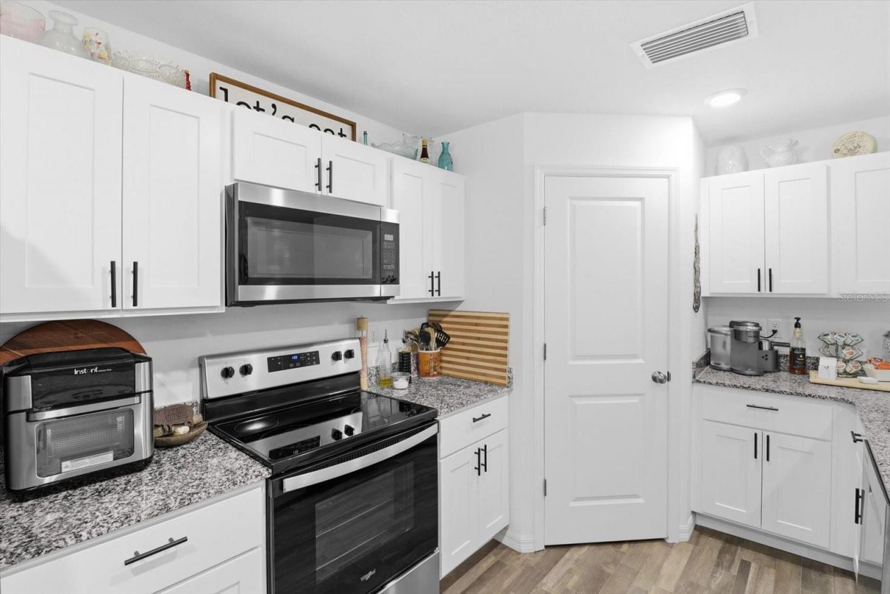 8827 N Vienna Drive , Dunnellon, FL 34433 Photo