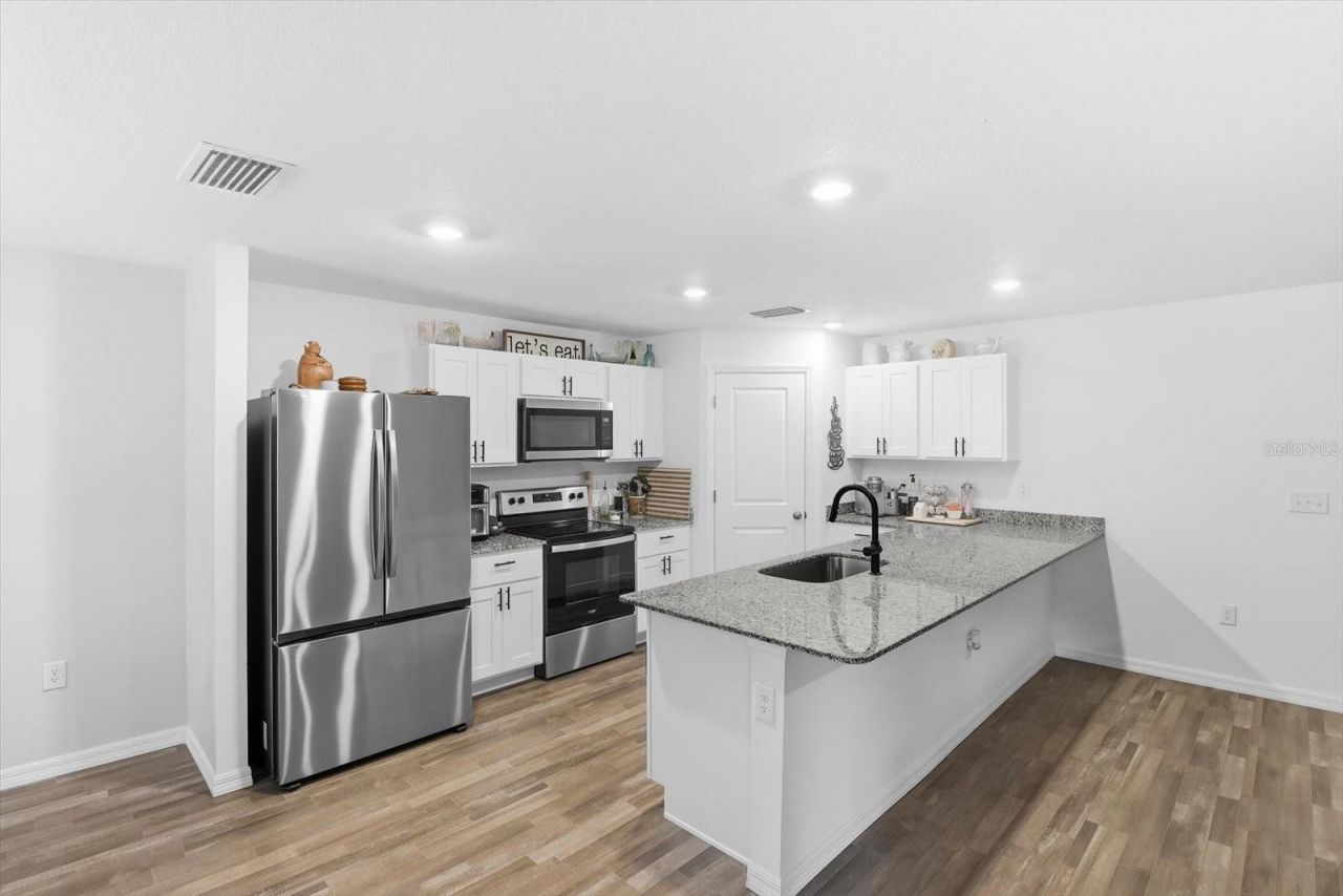 8827 N Vienna Drive , Dunnellon, FL 34433 Photo