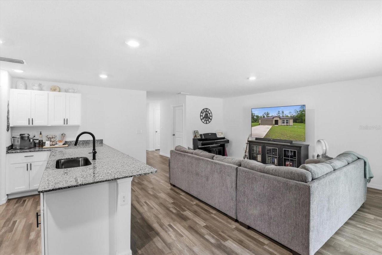 8827 N Vienna Drive , Dunnellon, FL 34433 Photo