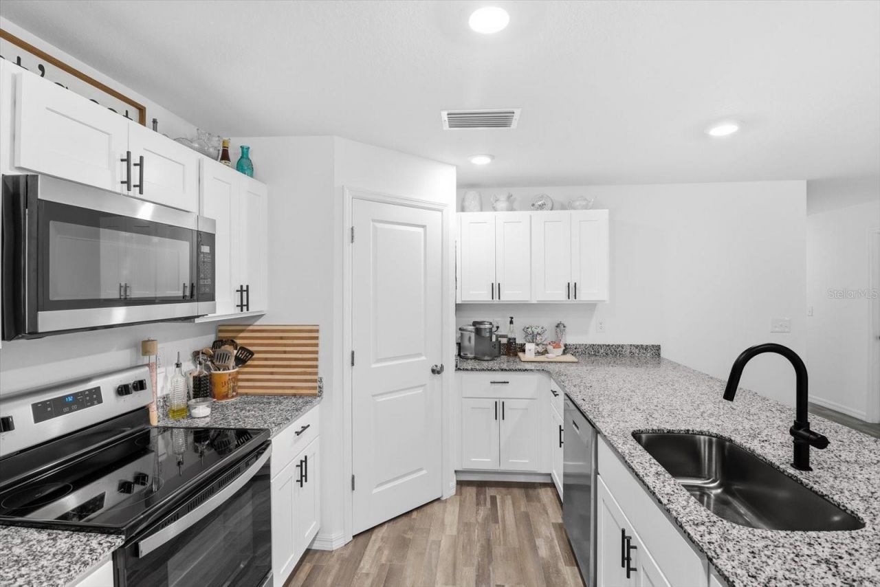 8827 N Vienna Drive , Dunnellon, FL 34433 Photo