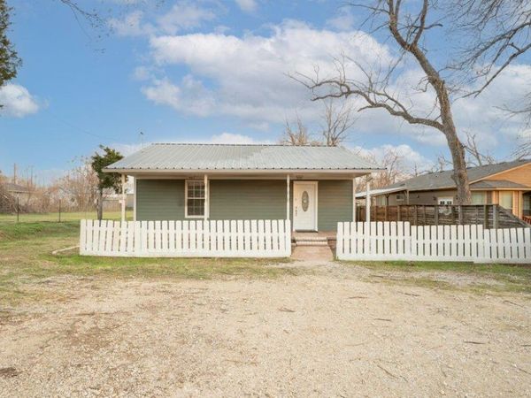 207 Harris ST , Elgin, TX 78621