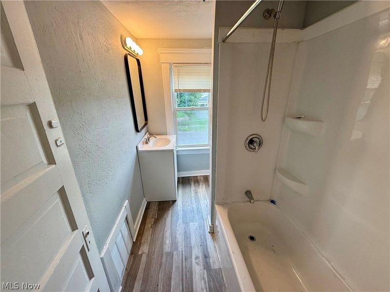 1305 Curtis Street, Akron, OH 44301 Photo 13