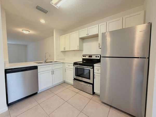 910 Summit Lake Drive, West Palm Beach, FL 33406