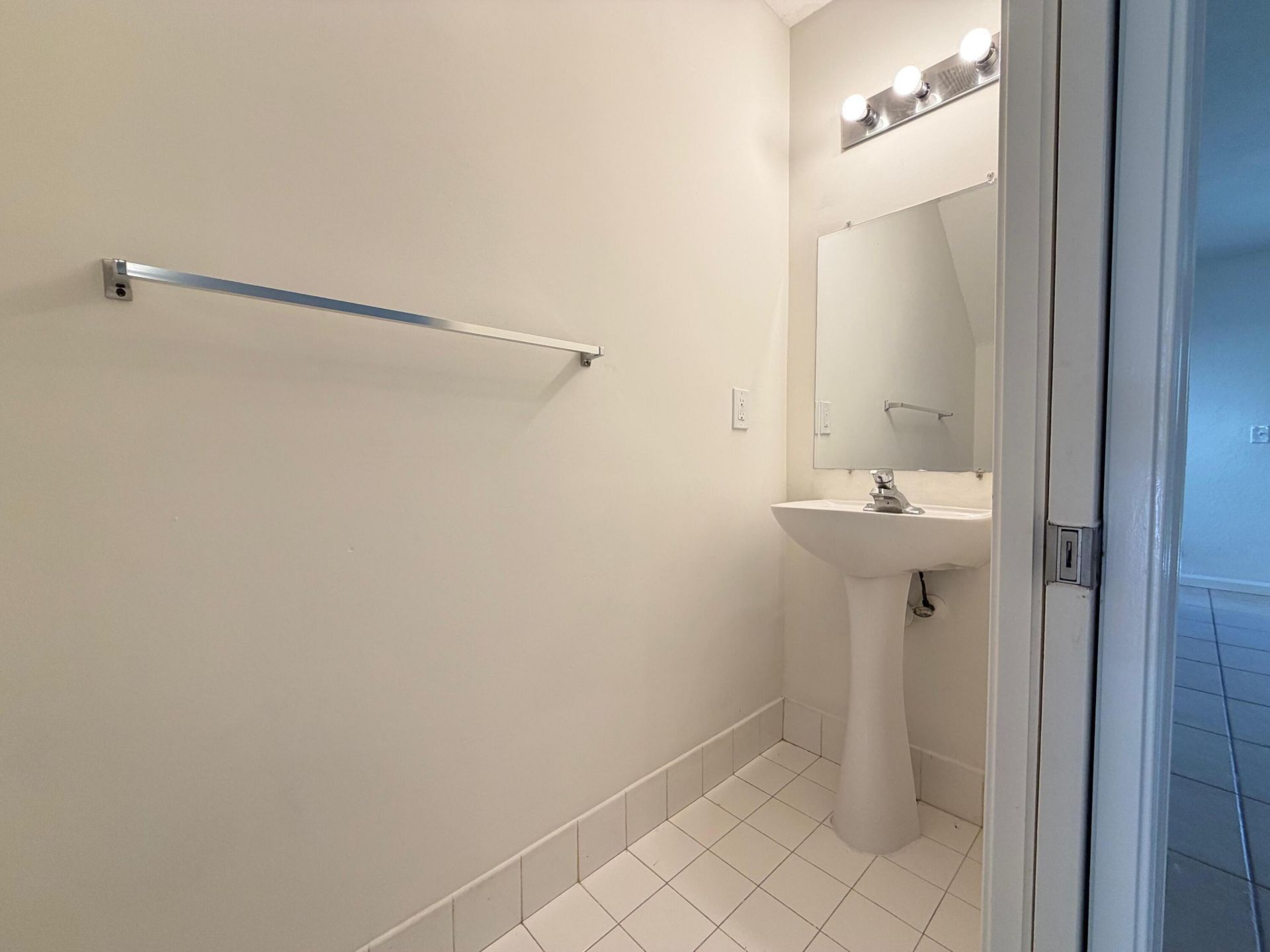910 Summit Lake Drive, West Palm Beach, FL 33406 Photo