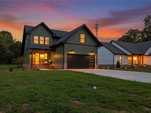 75 2nd Avenue SE, Taylorsville, NC 28681
