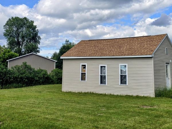 112 2nd Street N, Mesick, MI 49668