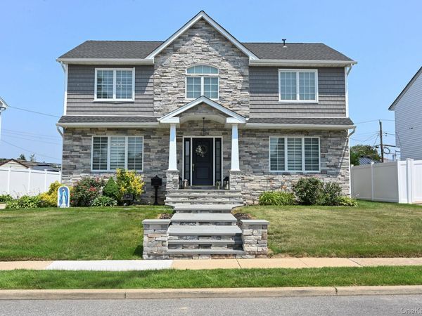 816 Gehrig Avenue , Franklin Square, NY 11010