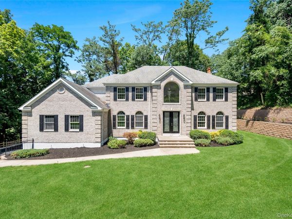 41 Cove Road , Huntington, NY 11743