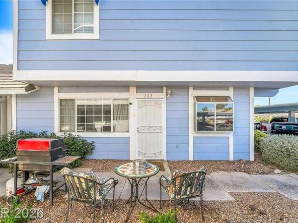 5821 Medallion Drive, Unit 102, Las Vegas, NV 89122
