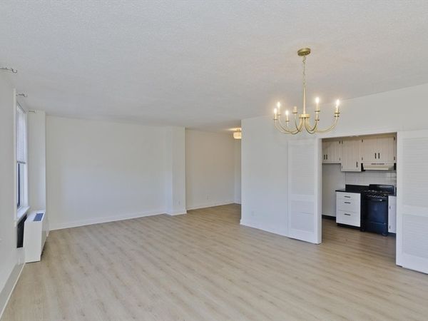140 Chestnut St, Unit 404, Springfield, MA 01103