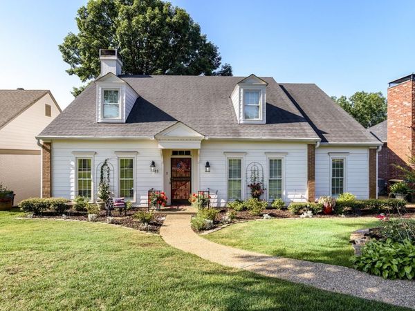 11 Carrollton Ct, Little Rock, AR 72211