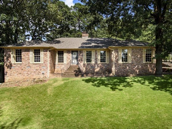 28 Cascades Dr, Little Rock, AR 72212