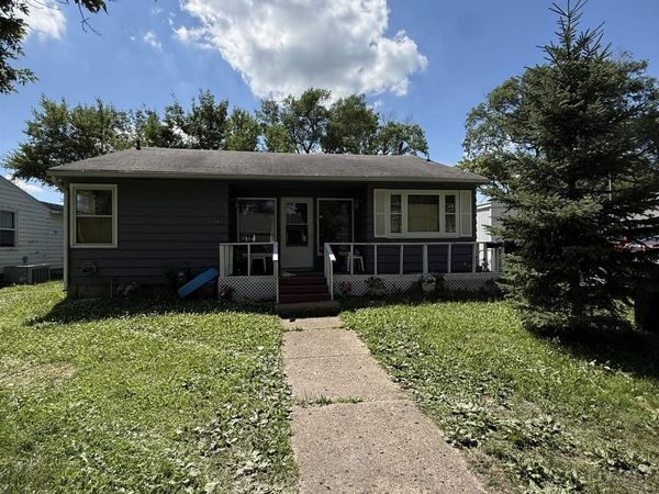 951 N 12th Street , Estherville, IA 51334