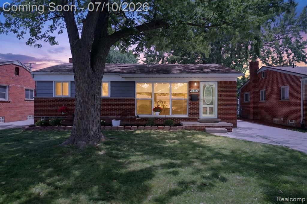 16543 Drake Street, Southgate, MI 48195 Main Photo